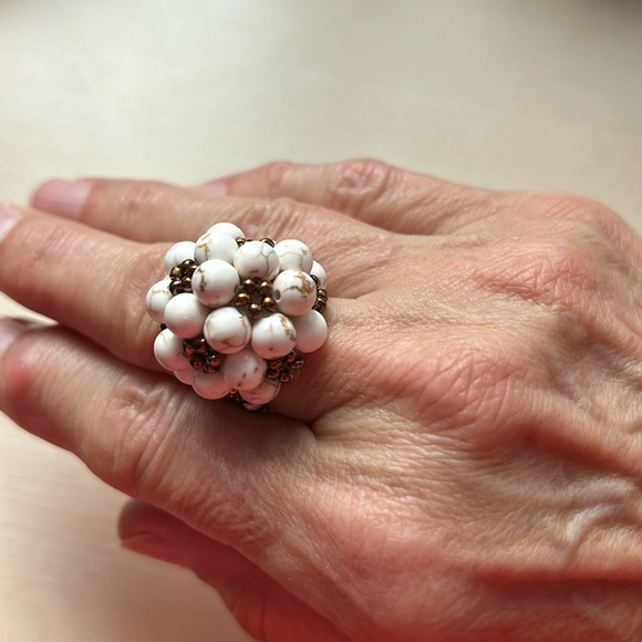 Hand made daisy-like ring - Picture 1 of 3